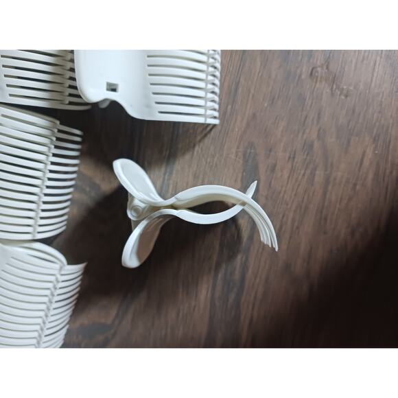 Set of 10 Hot Roller Clips - Picture 3 of 3